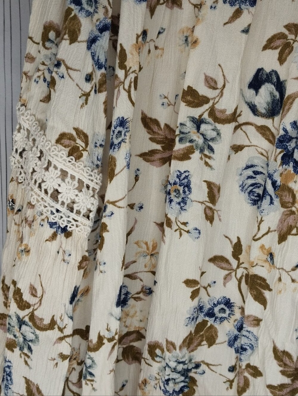 American Eagle Outfitters Floral Boho Peasant V-Neck Lace Trim Flowy Blouse - Picture 10 of 10